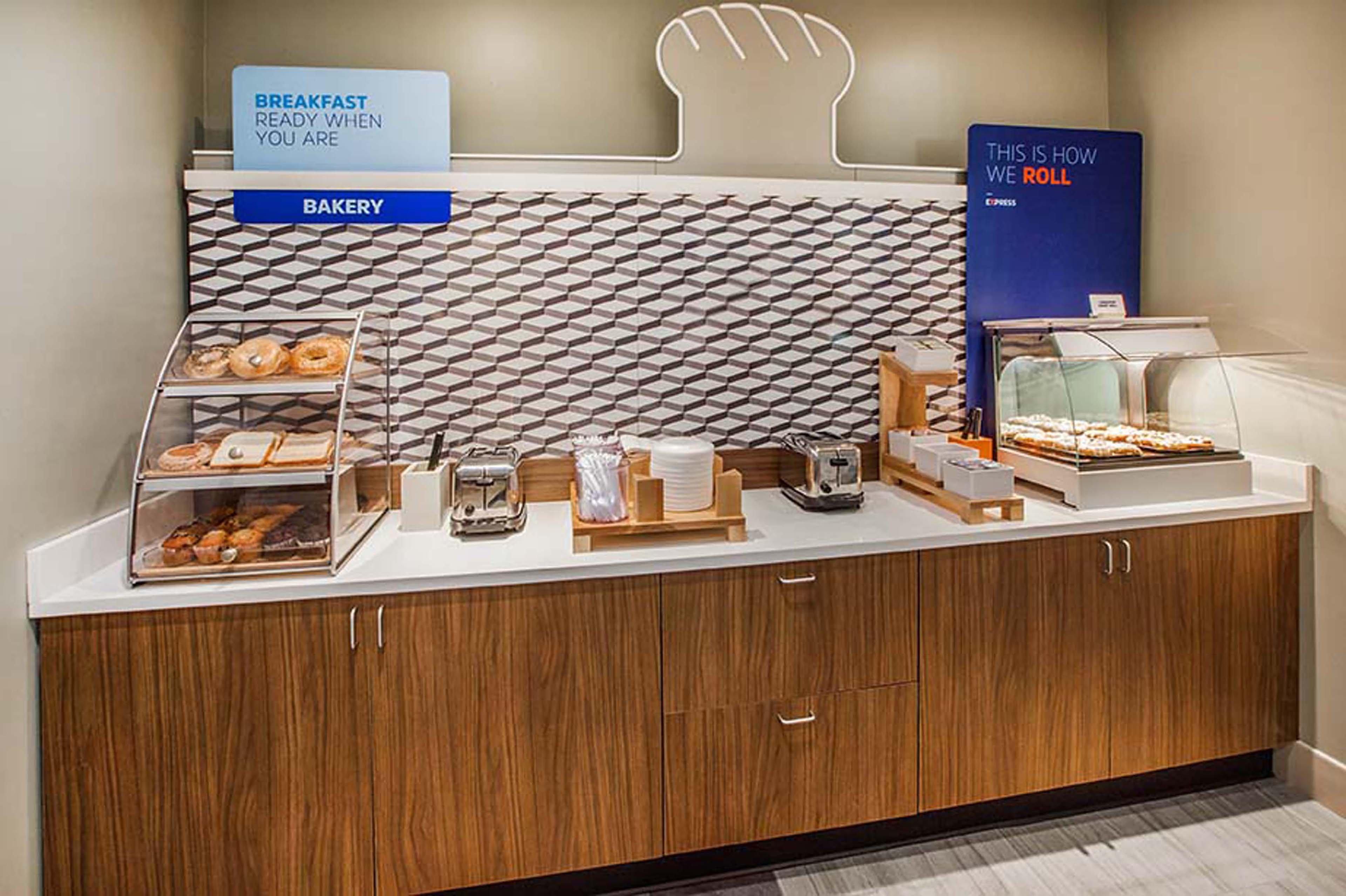 Holiday Inn Express Hotel & Suites Claypool Hill -Richlands Area By Ihg Pounding Mill Buitenkant foto