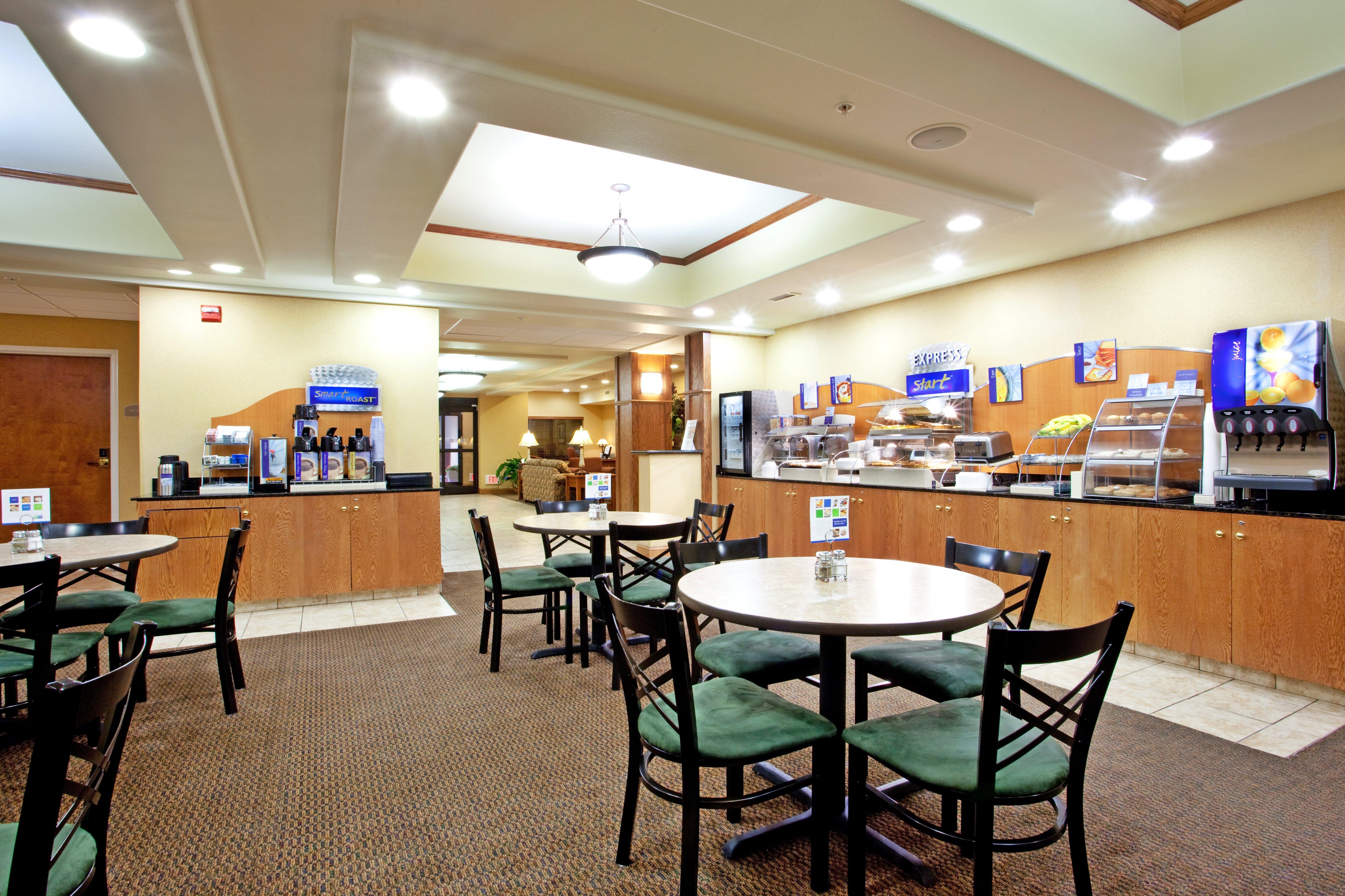Holiday Inn Express Hotel & Suites Claypool Hill -Richlands Area By Ihg Pounding Mill Buitenkant foto